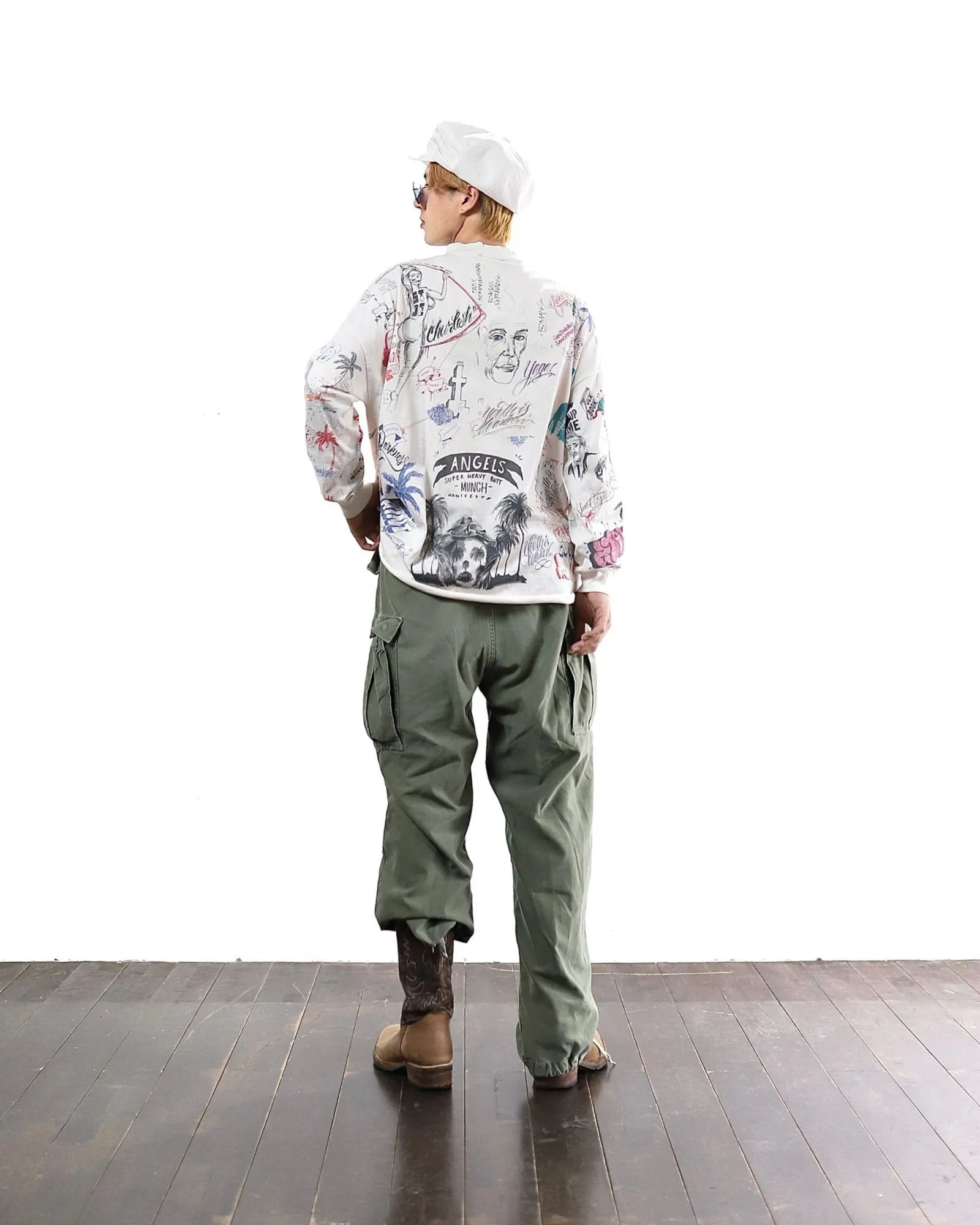 SAINT Mxxxxxx × BORNXRAISED BR_LS TEE/LA/WHT Latest co-branded model LA diamond all-over long sleeves off-white S-XL Super heavy work started in February and lasted three months Super complex 36 sets of screens Outlined pictures make you doubt your life Super perfect reproduction of printing Genuine Czech diamonds Pressure-free reproduction